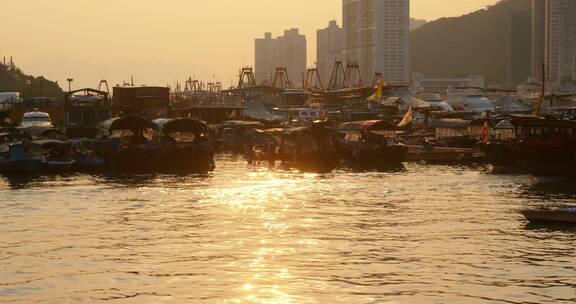 日落时分的香港港口