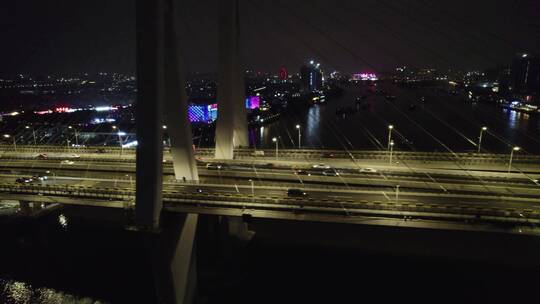 2022洛溪大桥车辆车流公交车通过大桥夜景视频素材模板下载