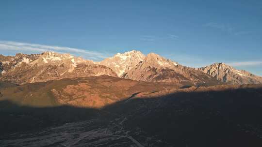 航拍云南玉龙雪山