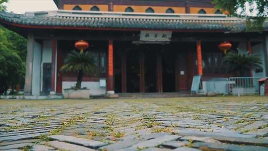 古建筑门前石板路近景