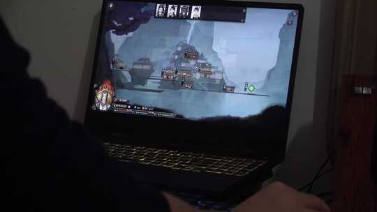 4K笔记本电脑玩网络游戏视频素材模板下载