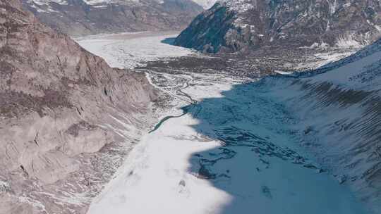 雪山峡谷山脉