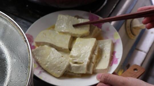 家庭美食制作，香煎豆腐制作