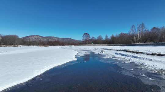 航拍初春库都尔河开河雪景