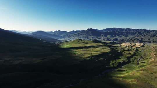 航拍日出阳光下的甘南甘加秘境风光