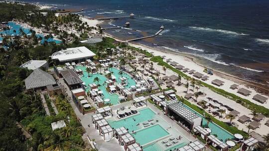 墨西哥金塔纳罗奥海滩俱乐部里维埃拉玛雅的鸟瞰图。