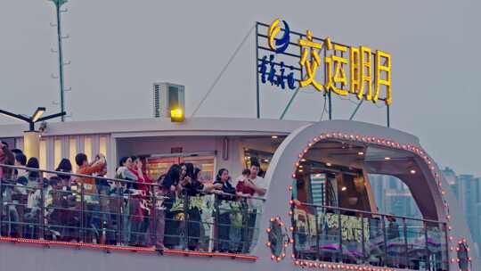 重庆两江游轮船游客观光