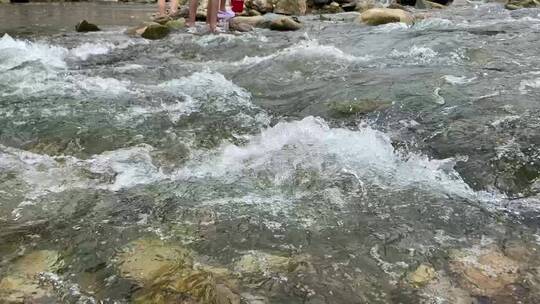 济南南部山区云河桥，野外山谷溪流玩水地