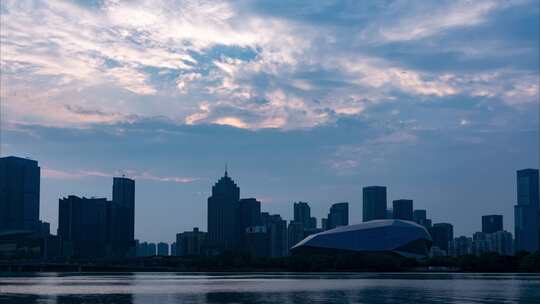 沈阳盛京大剧院雨后阴云傍晚