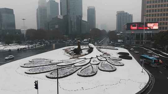 南京鼓楼广场雪景航拍视频素材模板下载