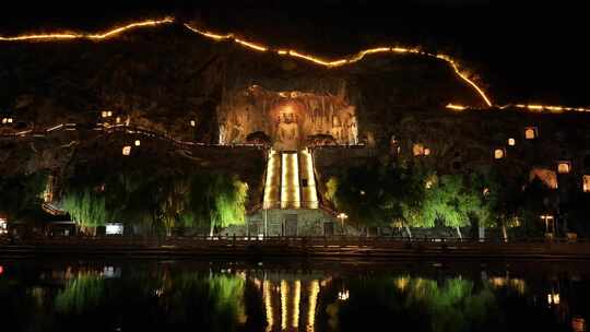 龙门石窟夜景古建筑栈道