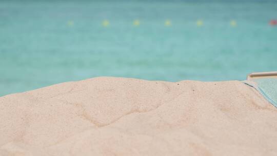 夏季假期概念沙滩上的太阳帽
