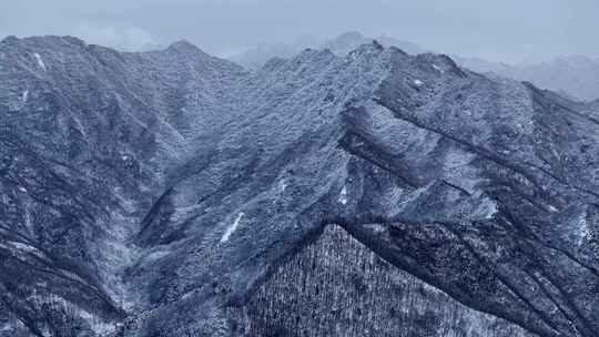 秦岭冬天下雪 白雪皑皑