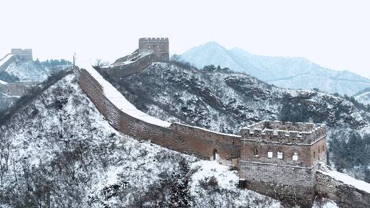 冬季雪后的中国长城古建筑