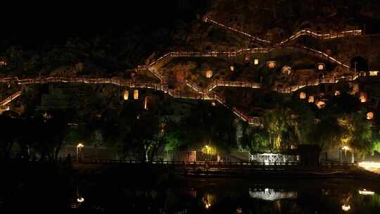 龙门石窟夜景古建筑栈道