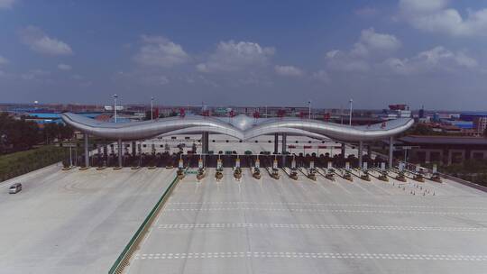 航拍胶东国际机场高速出入口