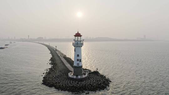 上海吴淞口海边瞭望塔灯塔