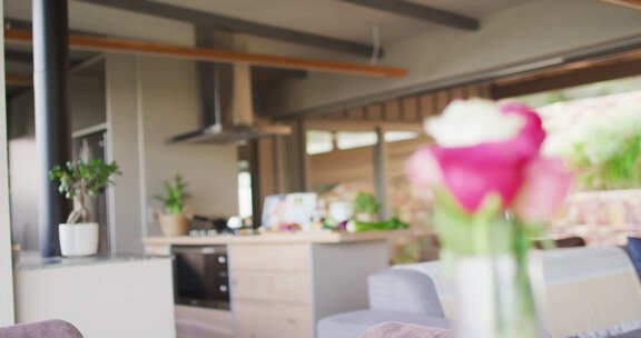 厨房里的粉色玫瑰