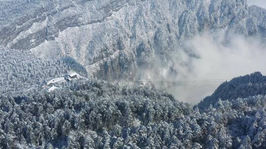 航拍四川峨眉山山谷雪景