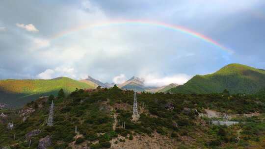 航拍西藏雅鲁藏布大峡谷乌云山峰中的彩虹