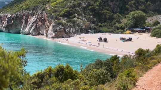 大海海滩人群游客游泳晒日光浴