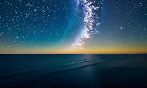 星空下的海面夜景