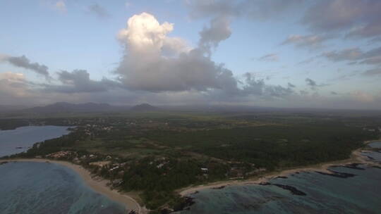 鸟瞰海湾风景