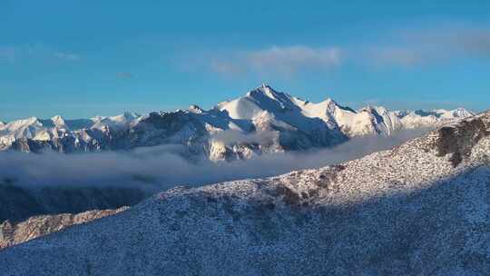 航拍雪山