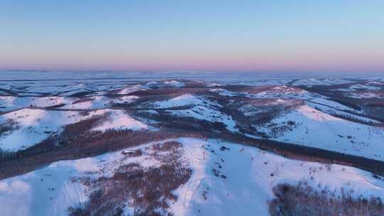 雪后丘陵雪原壮阔暮色景观