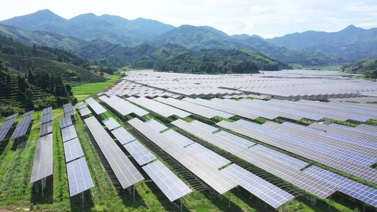 航拍山上光伏生态工业电力太阳能电池板