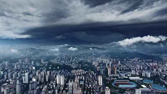 城市强对流天气乌云压城（福州五四路）视频素材模板下载