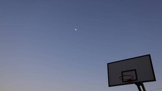 延时摄影 天空 月亮 篮球场 黄昏