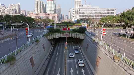 武汉洪山广场通道