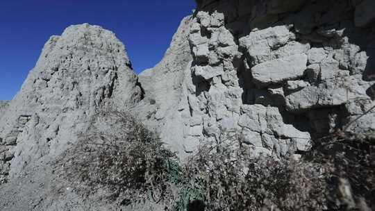 B新疆 准噶尔 废王城 白天 巨石视频素材模板下载