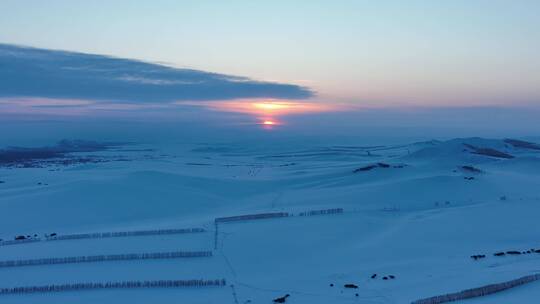 大兴安岭丘陵地带雪原夕阳