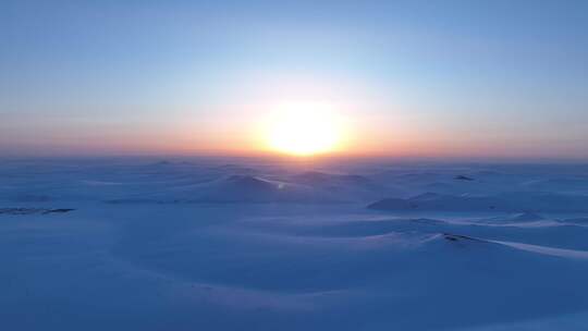 极寒草原暮雪