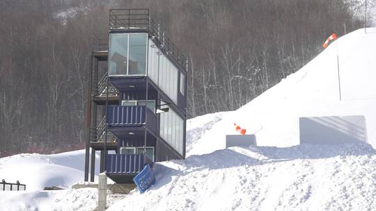 滑雪场景山顶滑雪体育运功国家滑雪场视频素材模板下载