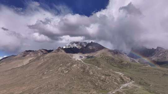 西藏亚东县卓木拉日雪山