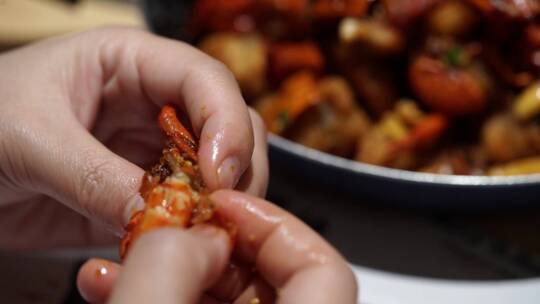 手剥小龙虾虾肉q弹油焖清镇十三香餐饮美食视频素材模板下载