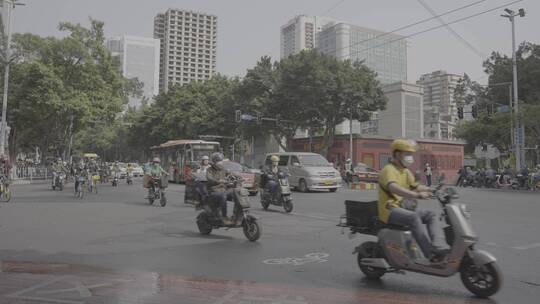 早高峰城市人流车流忙碌生活