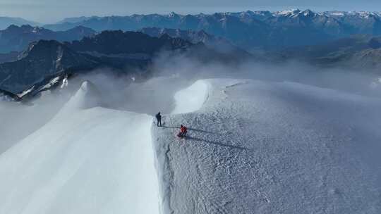 雪山之巅，登山者的极限挑战