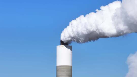 工厂烟囱排放的白烟 空气污染视频素材模板下载