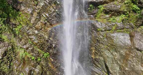 深山瀑布彩虹美丽风景四川彭州