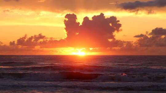 海上日出海上日落朝霞黄昏