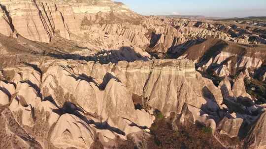 犹他州布莱斯峡谷国家公园的烟囱，仙女烟囱，沉积火山岩层视频素材模板下载