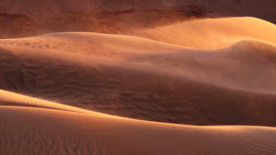 蒙古国戈壁沙尘暴沙丘上的风沙