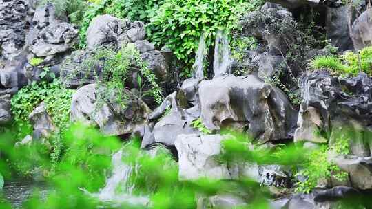 中式园林花园假山太湖石瀑布视频素材模板下载