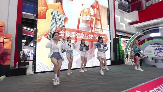 京东商城线下商场活动漂亮小姐姐跳舞舞蹈