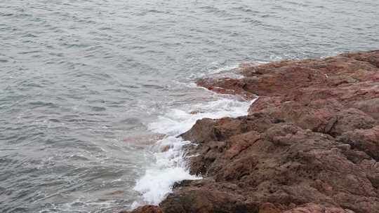 深圳海岸线-大梅沙礁石风起浪涌