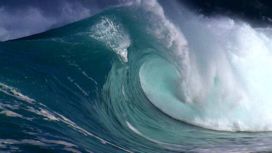 海浪咆哮巨浪冲击视频素材模板下载